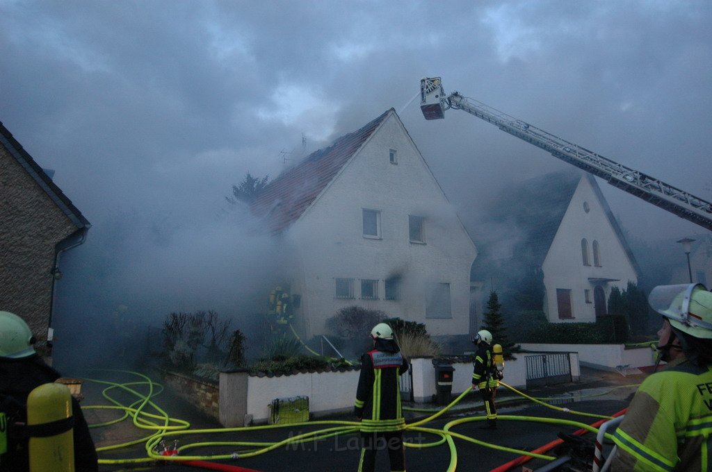 Feuer 2 Koeln Rodenkirchen Schuetzstr P059.JPG